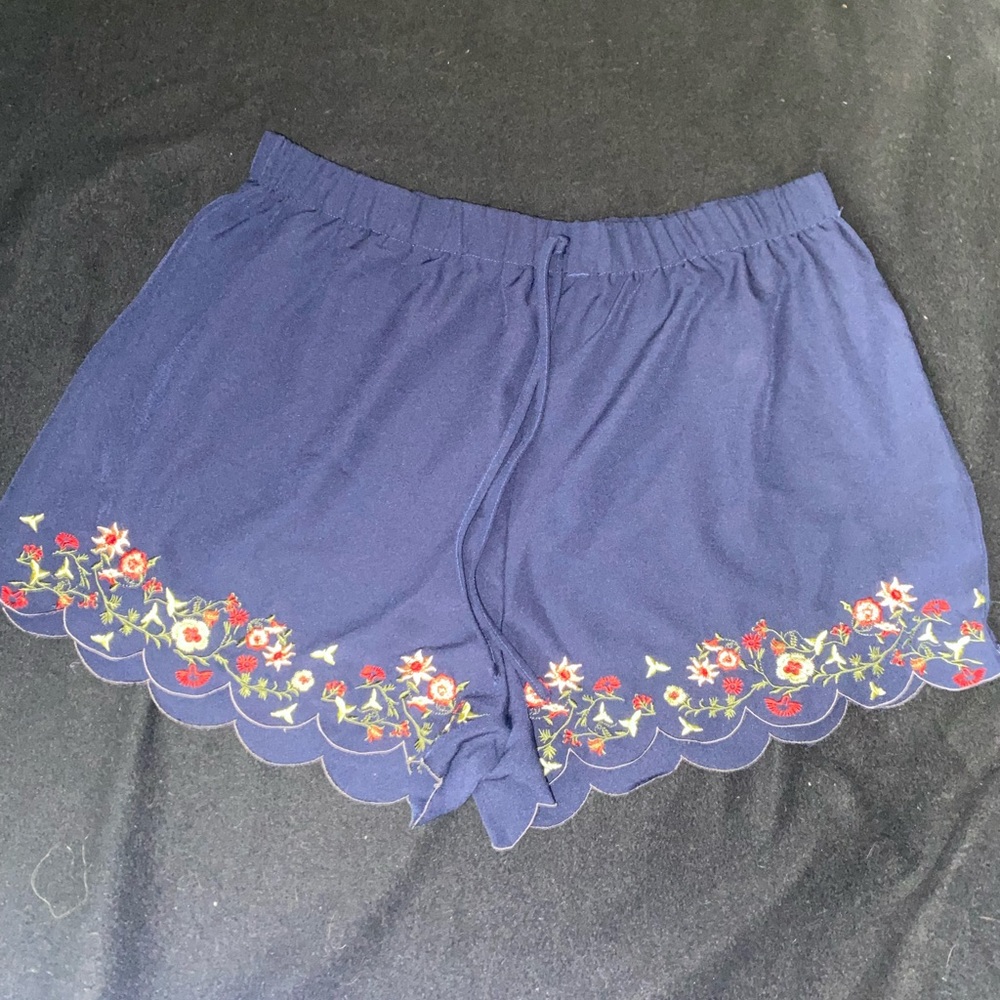 Shein Scalloped Edge Floral Trim Short